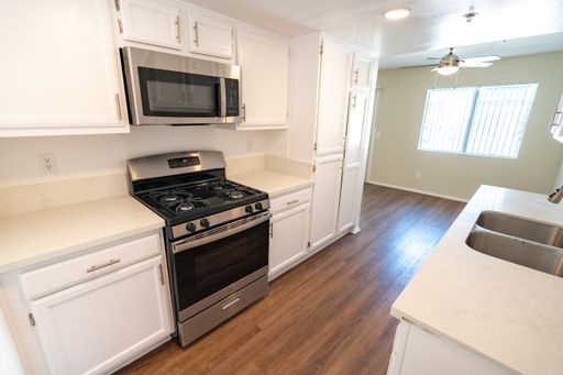 10755 Kling - Gorgeous, fully renovated building located in Toluca Lake
