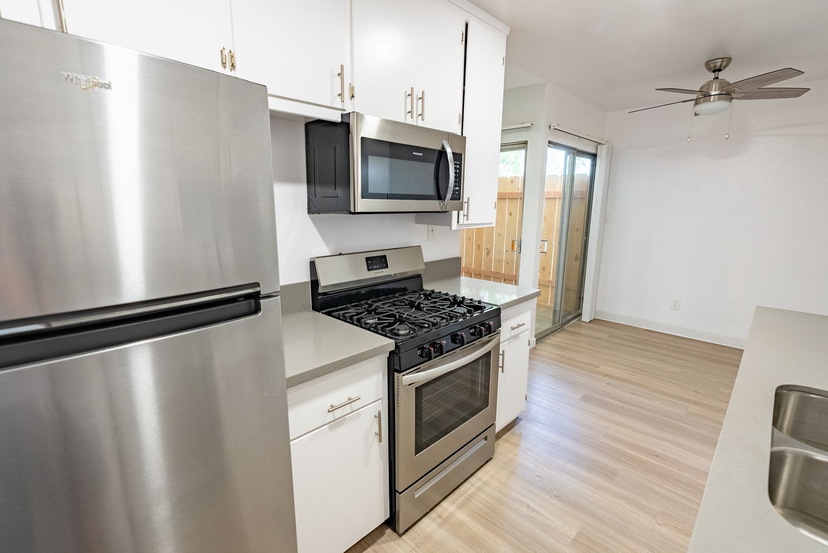 Los Angeles Apartment: 3537 Clarington Ave