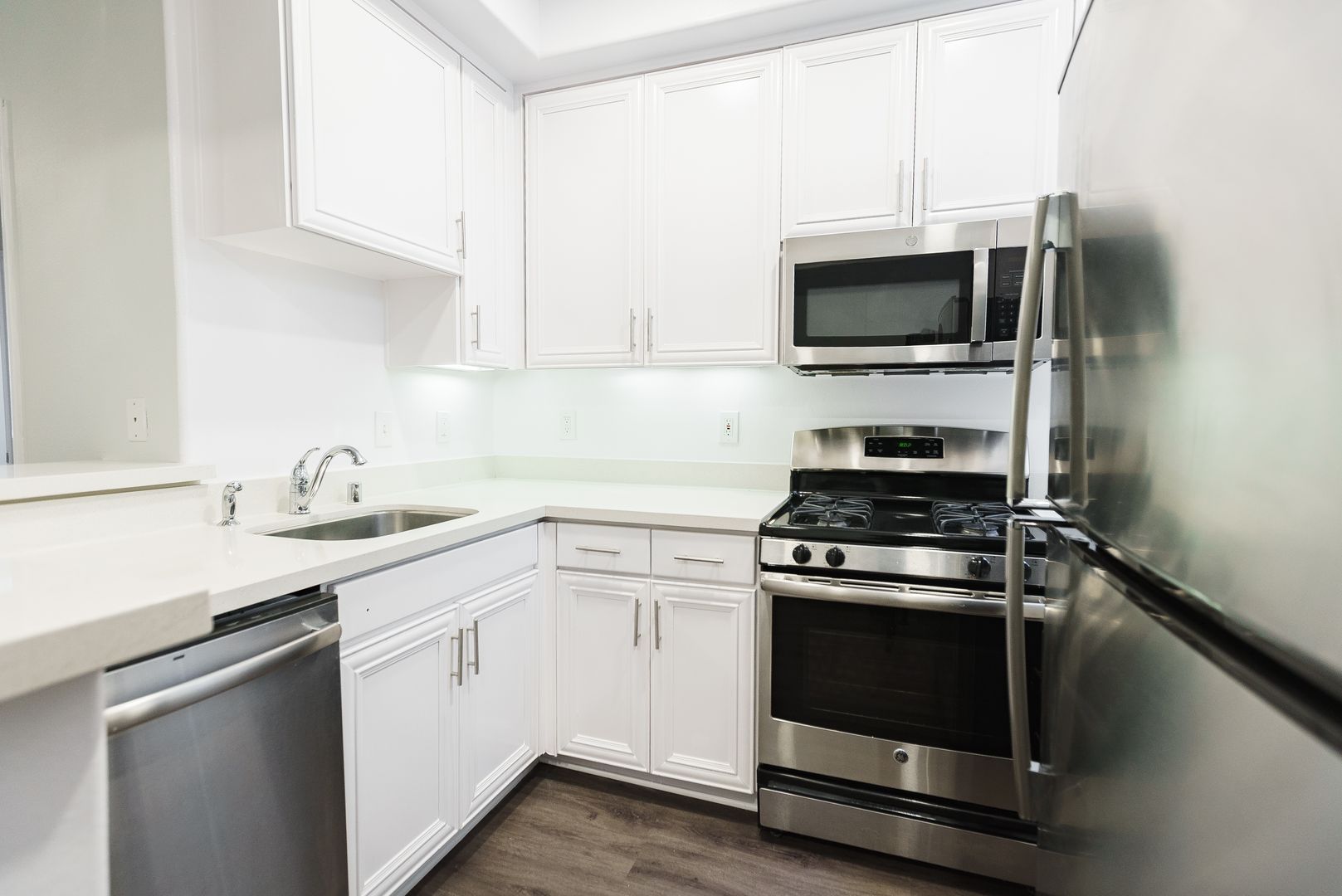 Los Angeles Apartment: 2245 S. Beverly Glen Boulevard