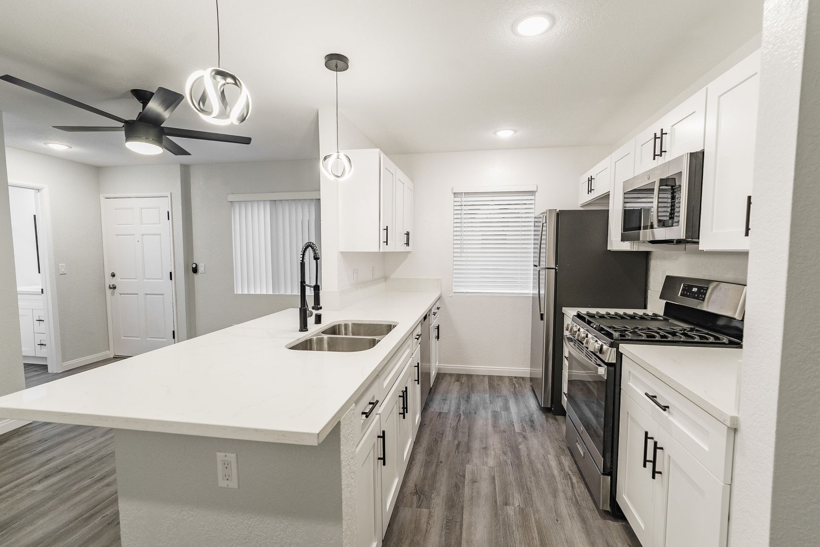 Los Angeles Apartment: 1945 Glendon Avenue
