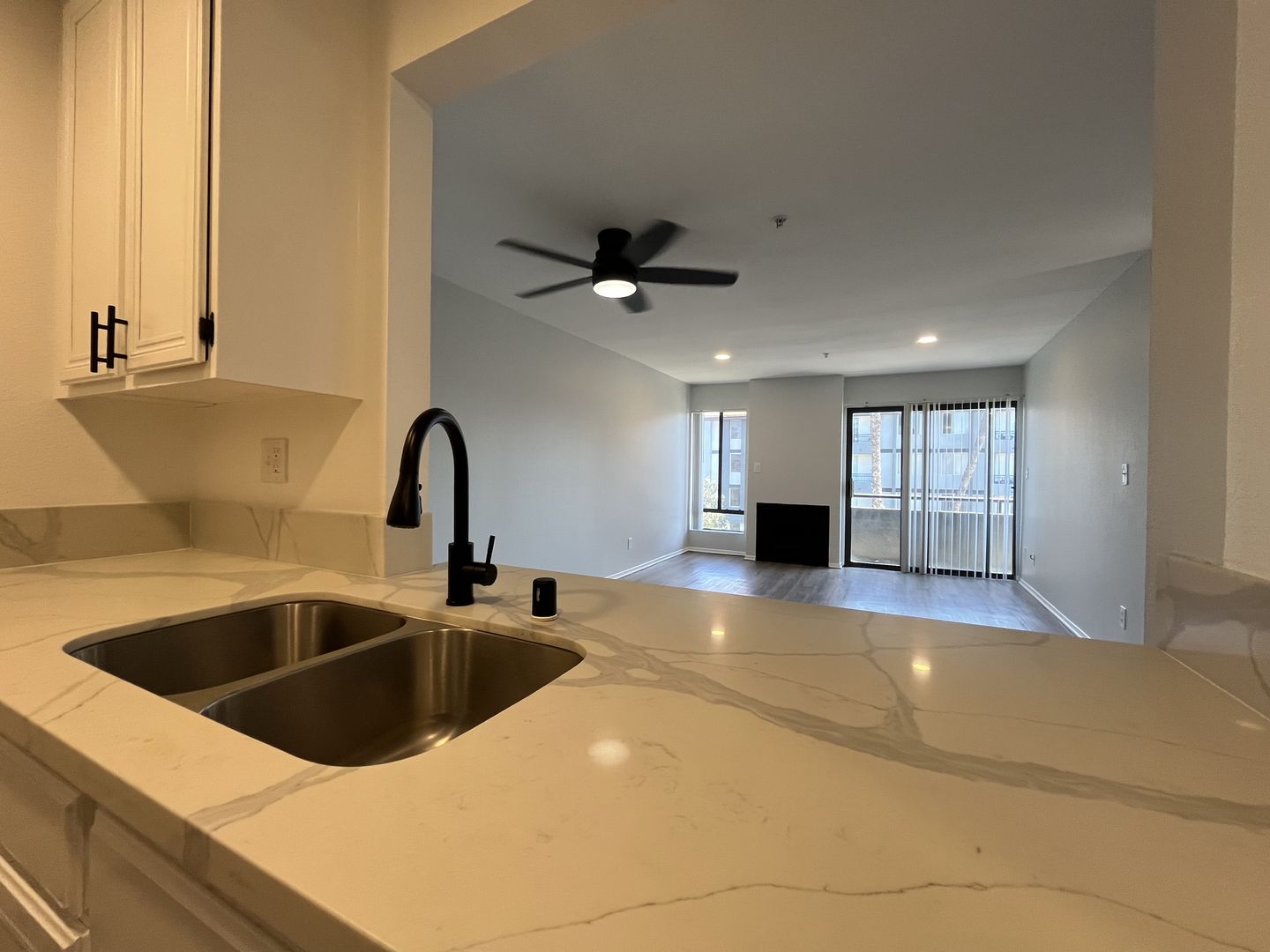 Los Angeles Apartment: 315 South Virgil Avenue