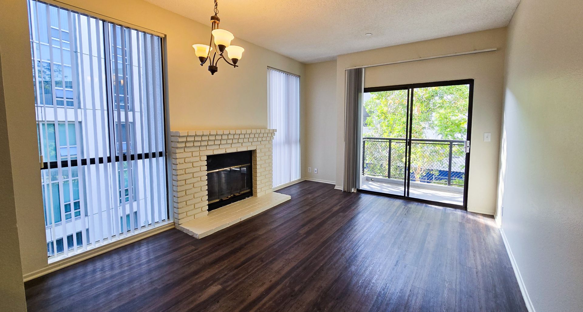 Los Angeles Apartment: 747 Gayley Ave