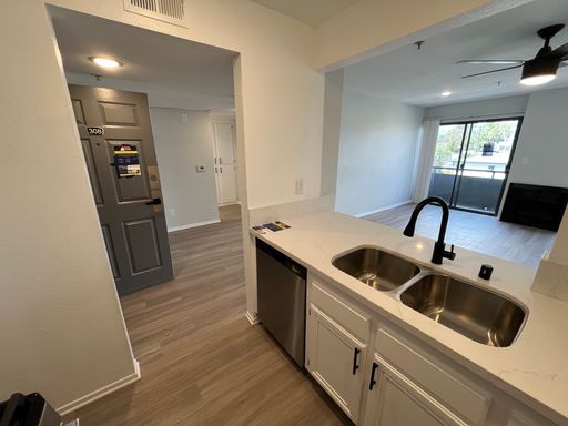 315 Virgil - Gorgeous, fully renovated building located in Koreatown – photo 1