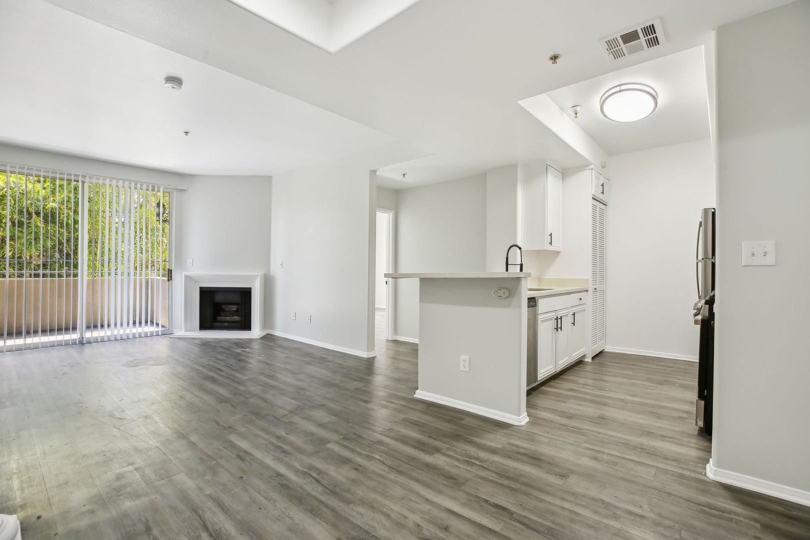 Los Angeles Apartment: 2245 S. Beverly Glen Boulevard