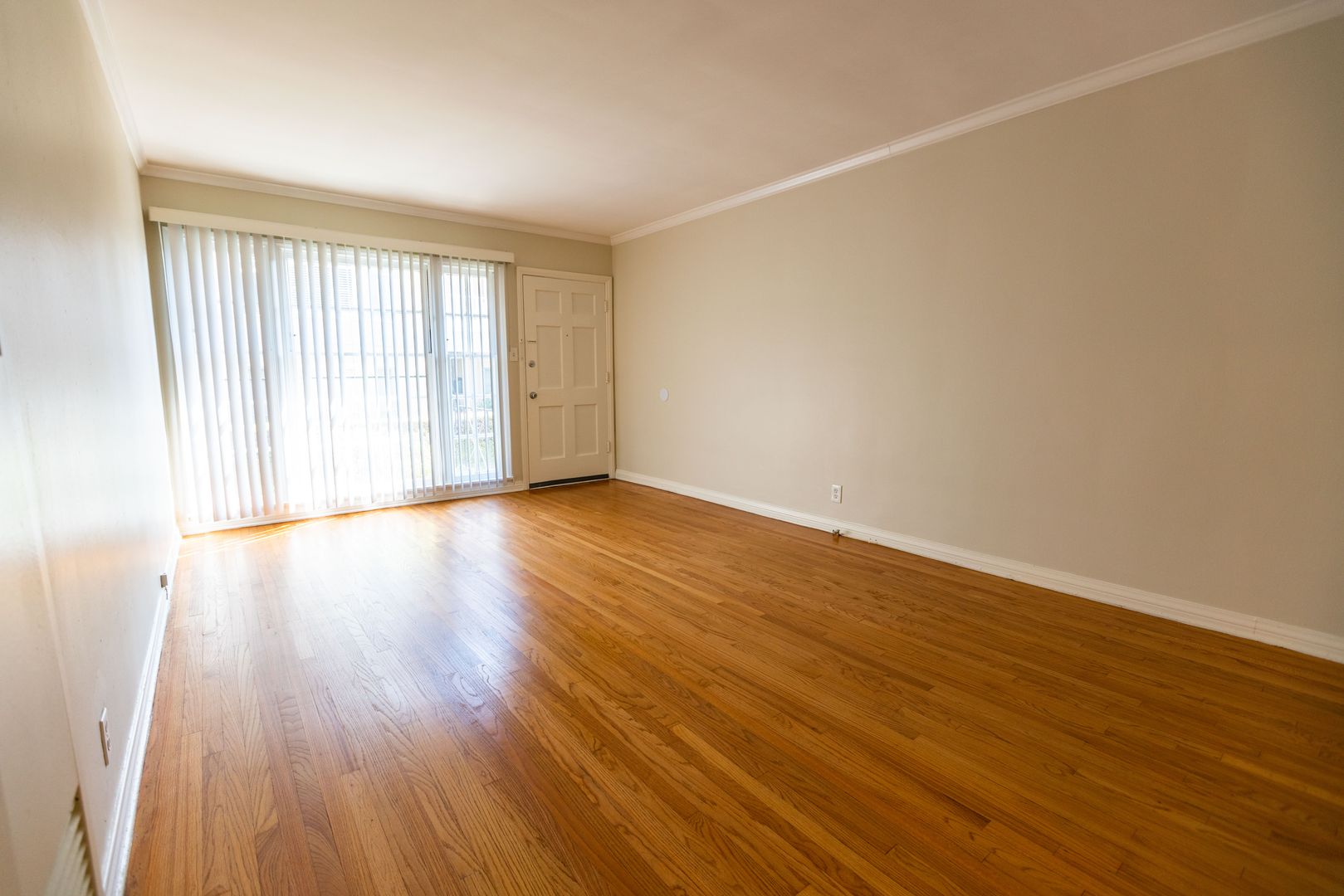 Los Angeles Apartment: 410 Veteran Avenue