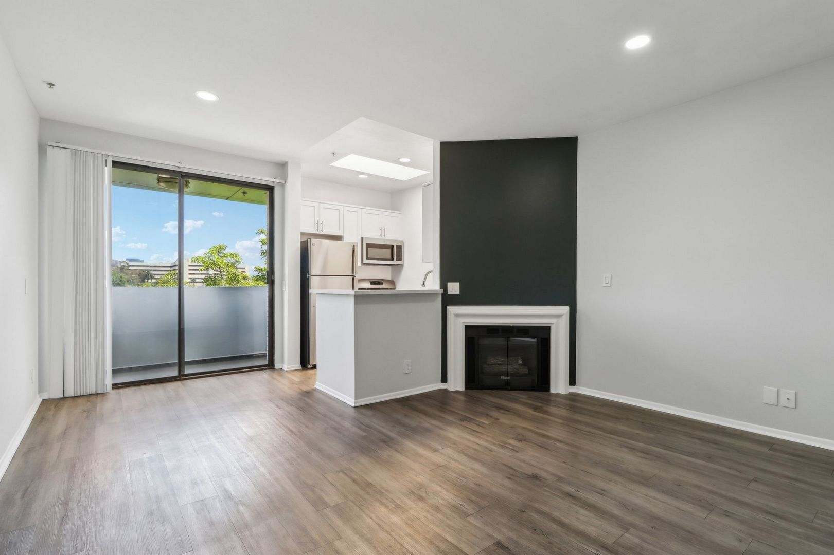 Los Angeles Apartment: 1223 Federal Ave