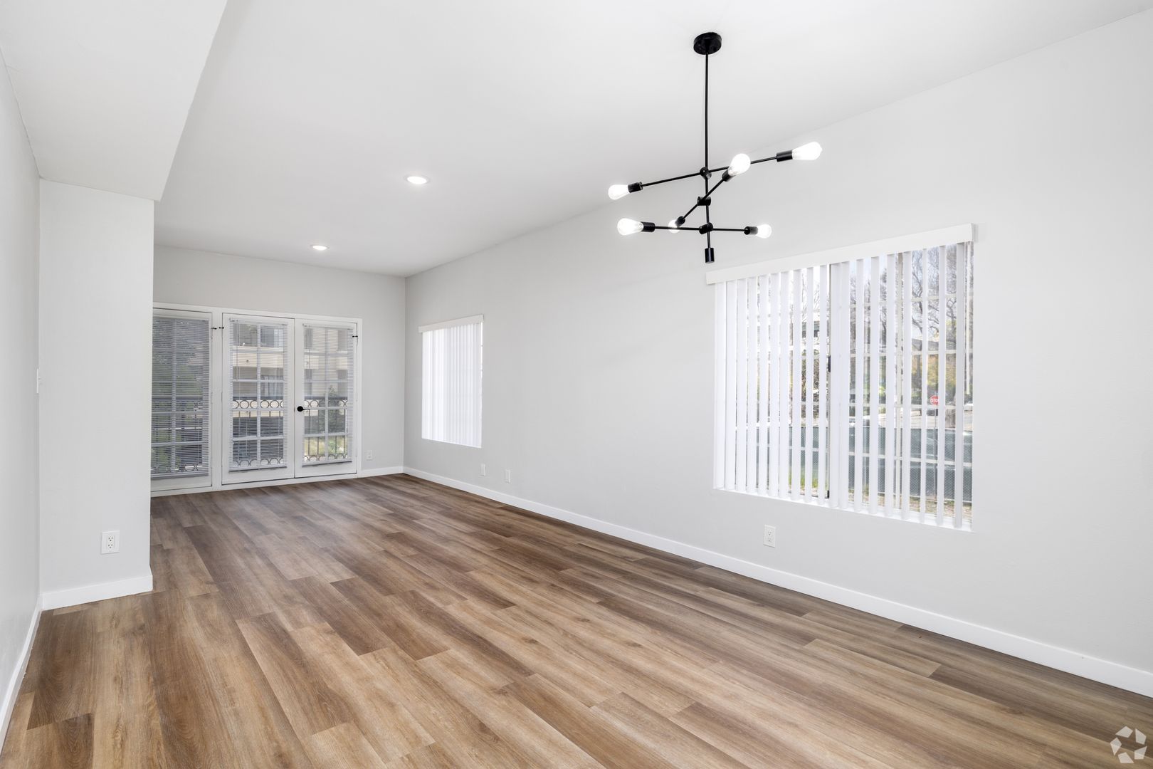 Los Angeles Apartment: 1620 S. Bentley Avenue