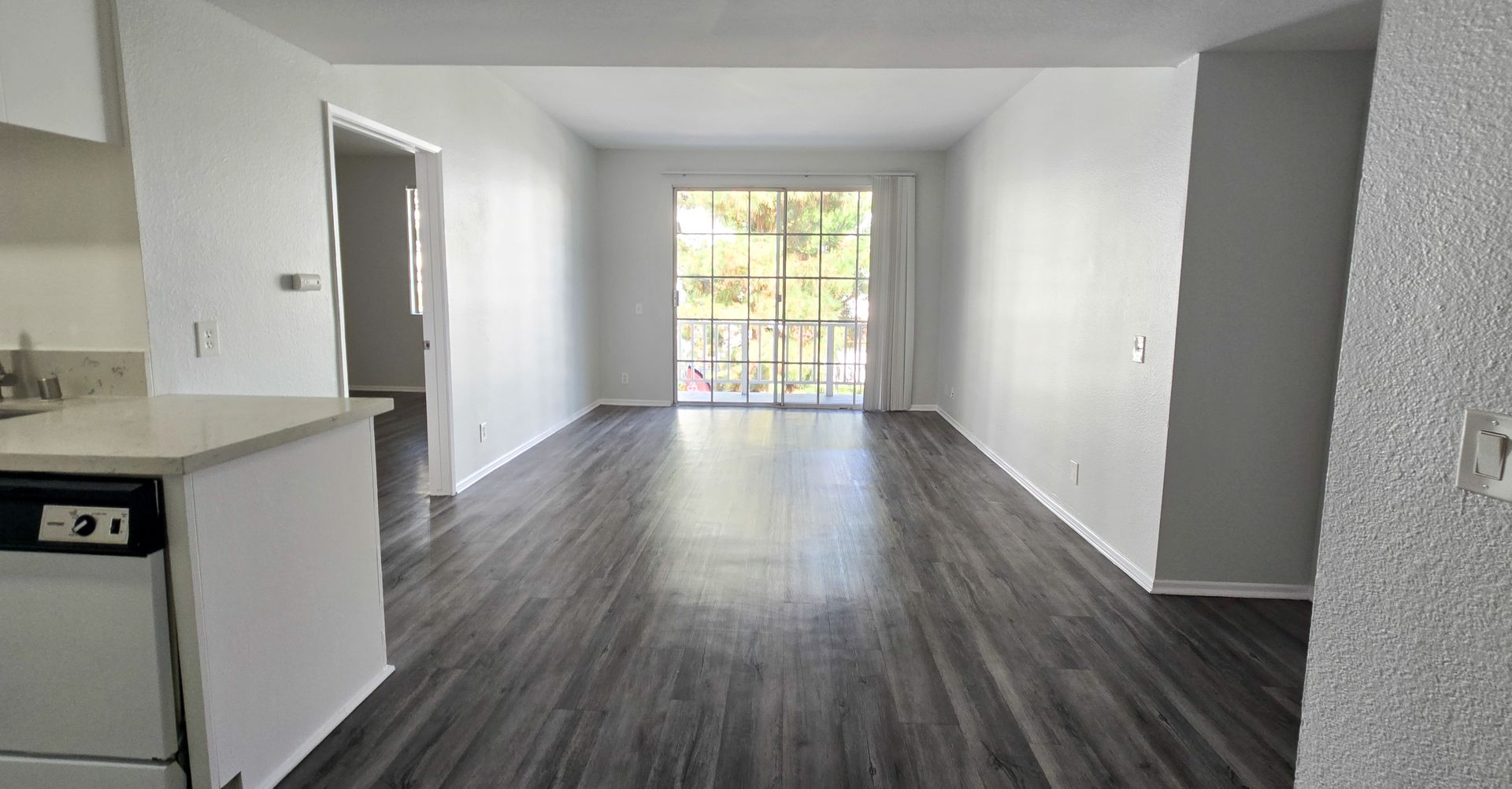 Los Angeles Apartment: 685 Kelton Ave