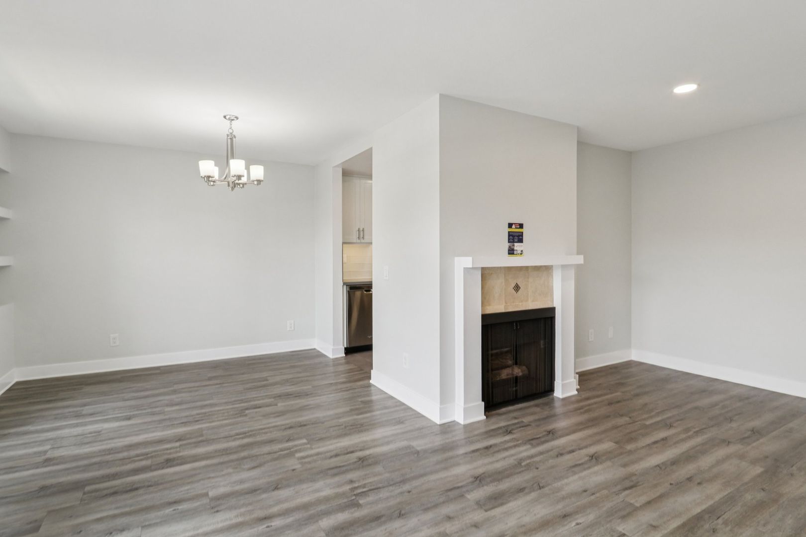 Los Angeles Apartment: 616 North Sweetzer Avenue