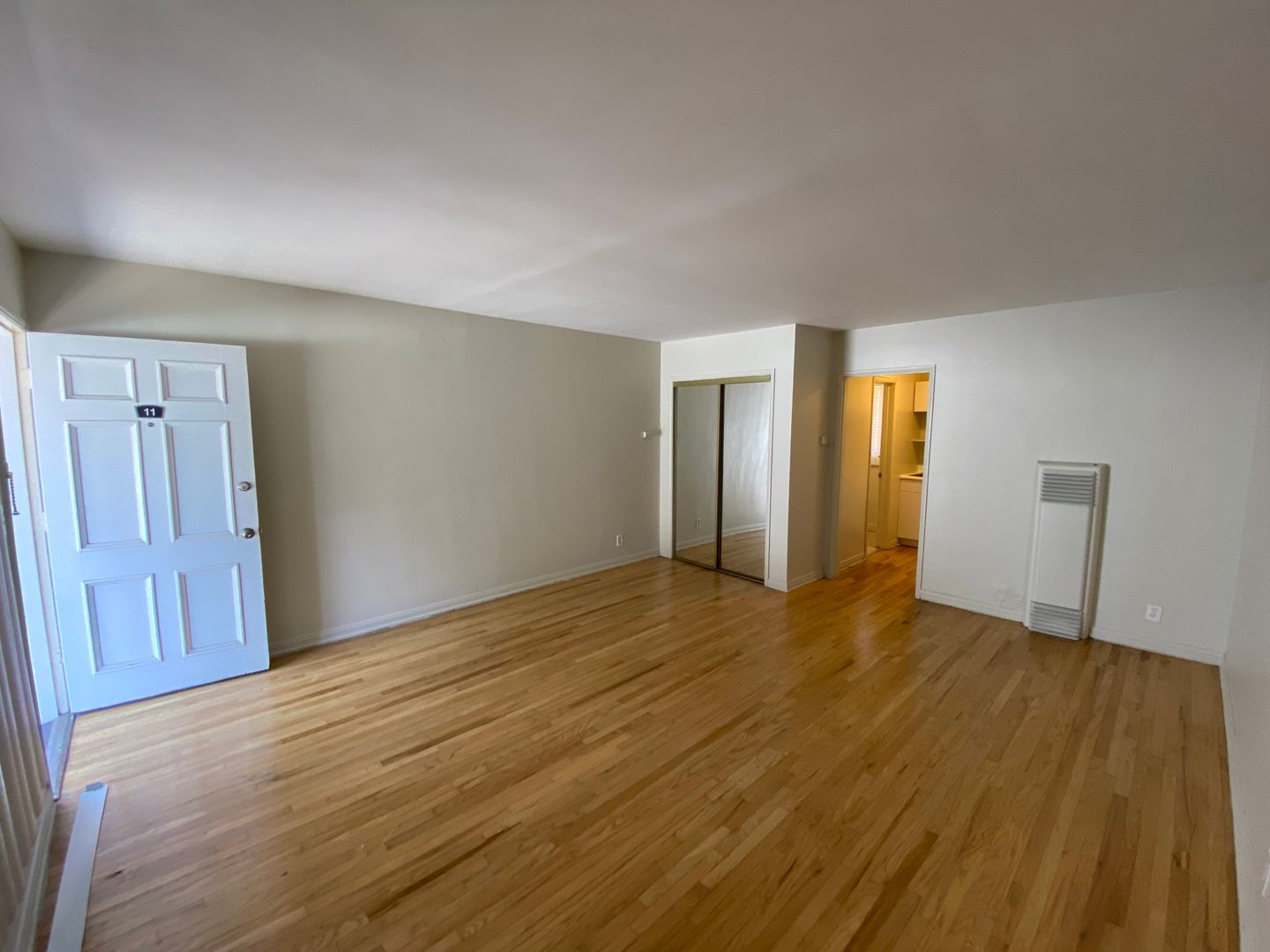 Los Angeles Apartment: 478 Landfair Ave