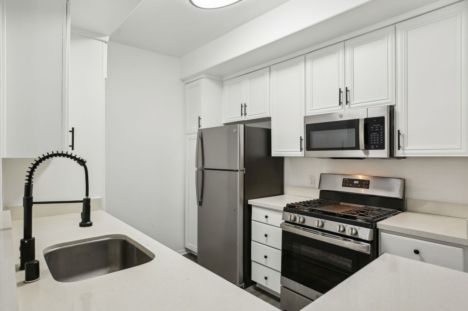 Los Angeles Apartment: 1865 N. Fuller Ave