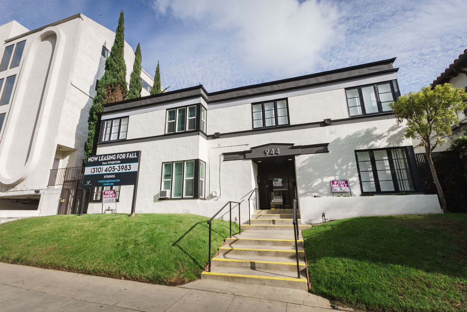 Los Angeles Apartment: 944 Tiverton Avenue