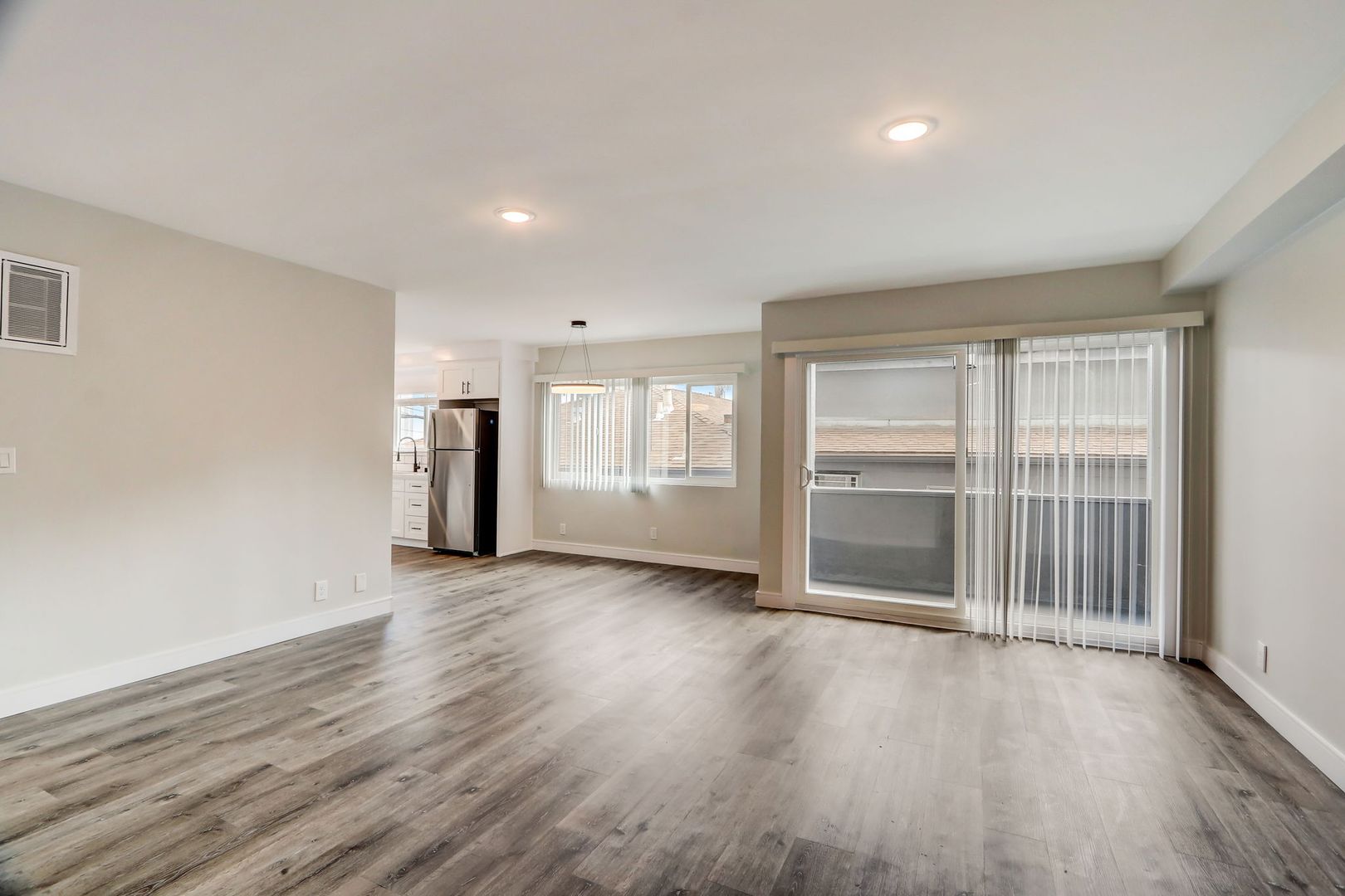 Santa Monica Apartment: 204 Washington Ave
