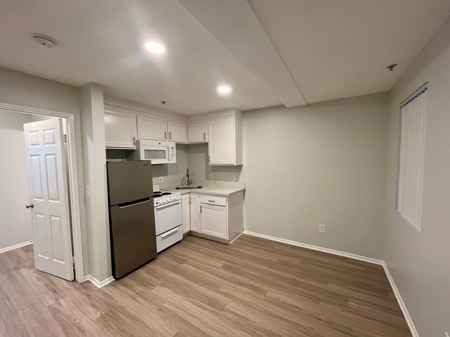 Santa Monica Apartment: 1015 2nd Street