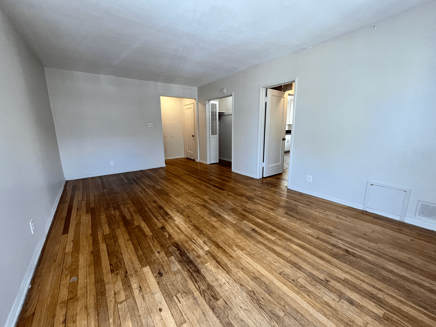 Los Angeles Apartment: 605 Kelton Ave
