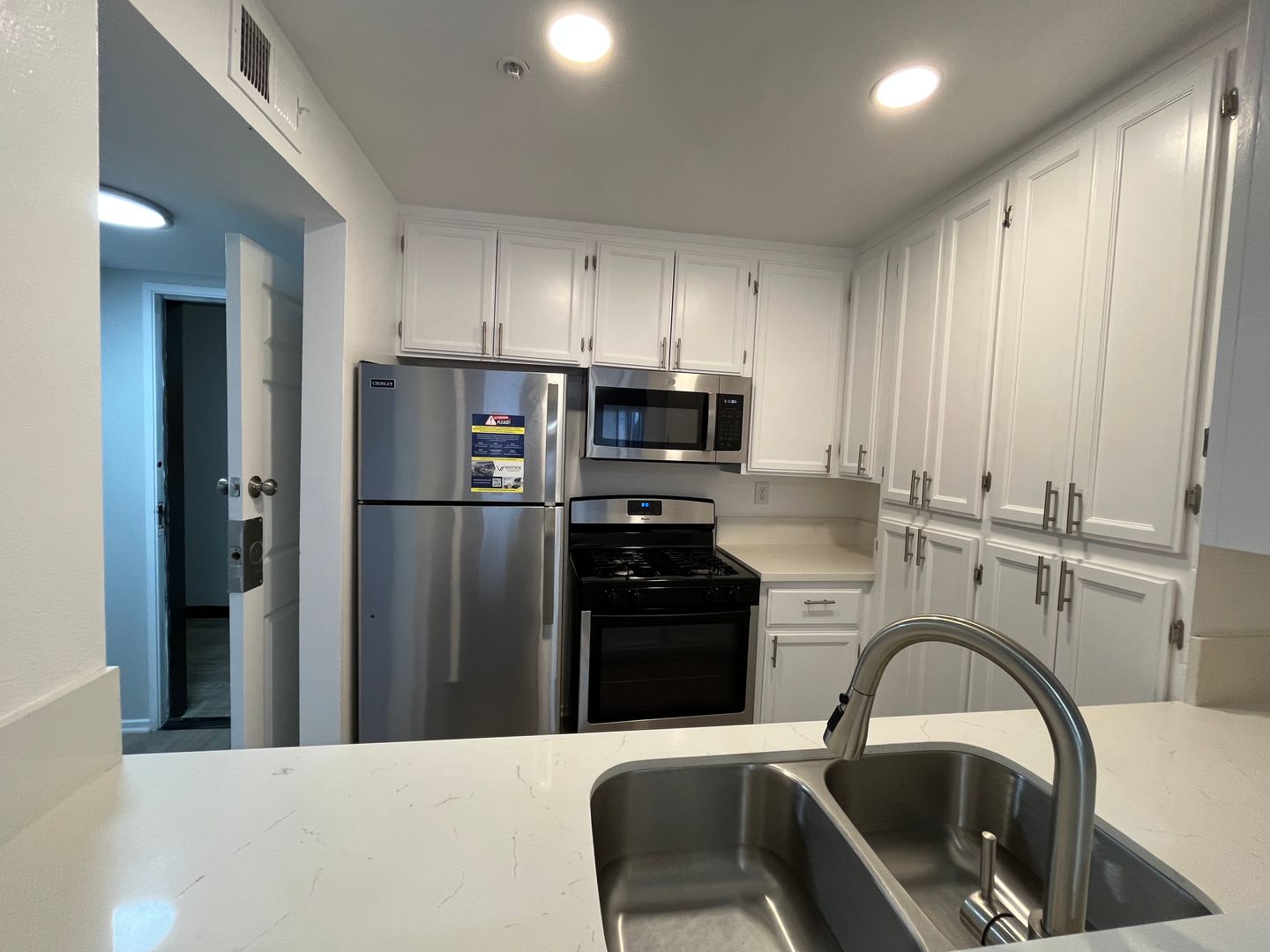 Los Angeles Apartment: 315 South Virgil Avenue