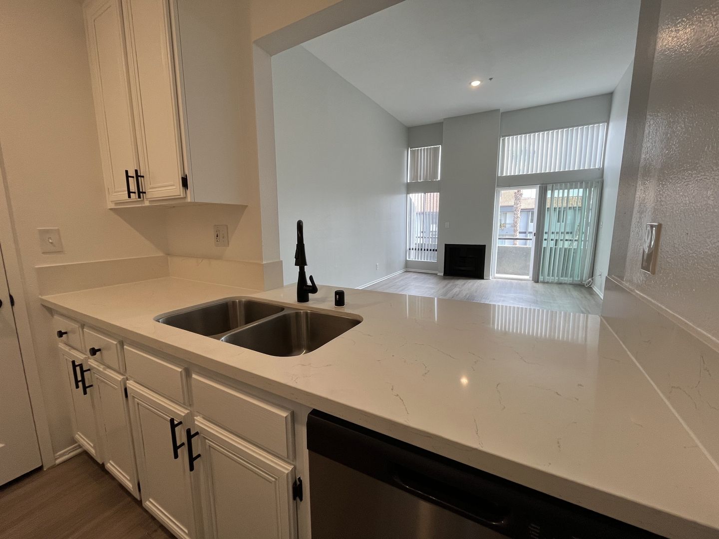 Los Angeles Apartment: 315 South Virgil Avenue