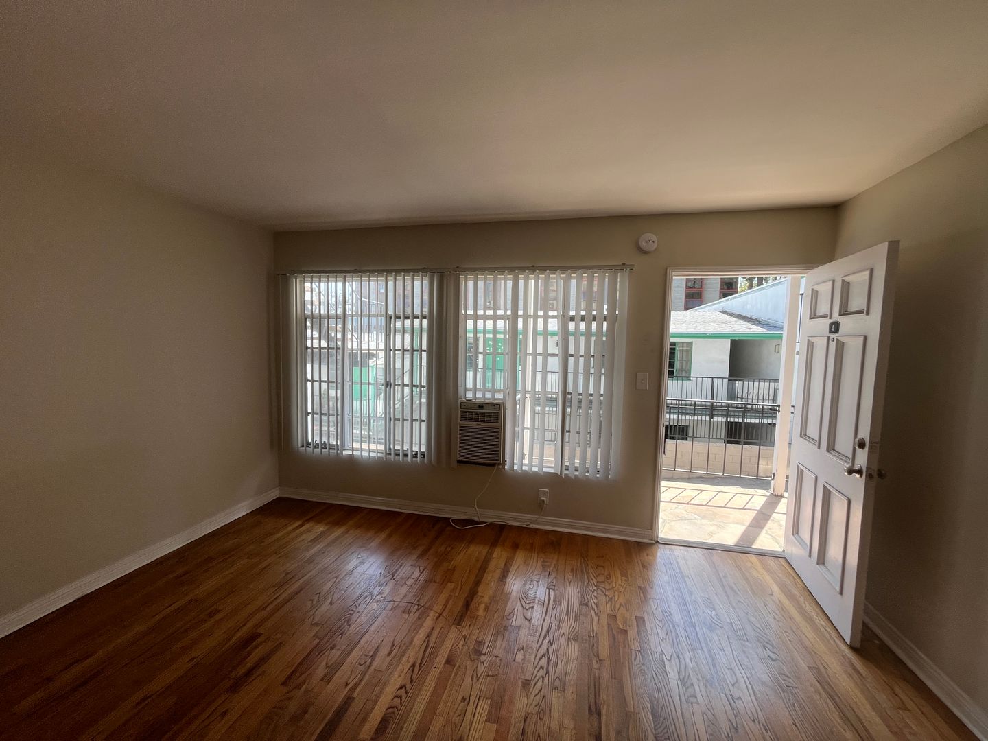 Los Angeles Apartment: 478 Landfair Ave
