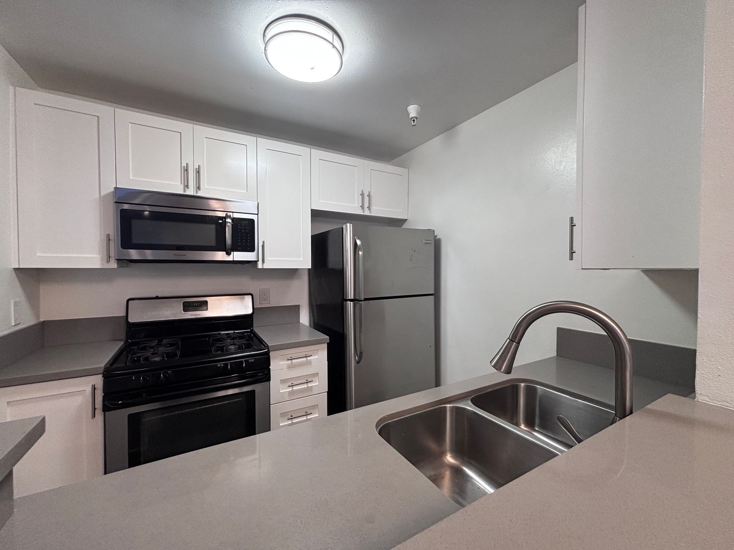 Los Angeles Apartment: 1223 Federal Ave