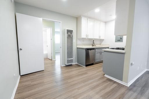 11937 Avon Way - Gorgeous, fully renovated building located in Los Angeles – photo 1