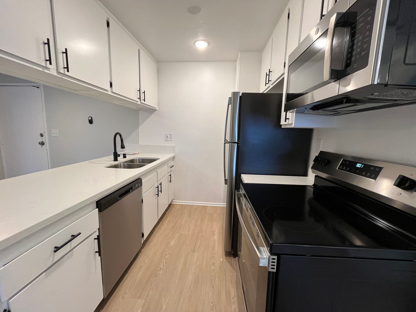 Los Angeles Apartment: 951 S. Oxford Ave