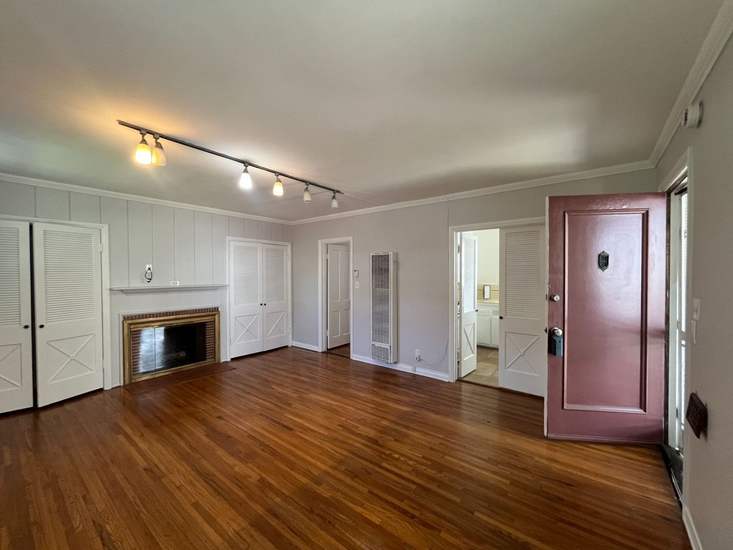 Los Angeles Apartment: 10370 Ashton Avenue