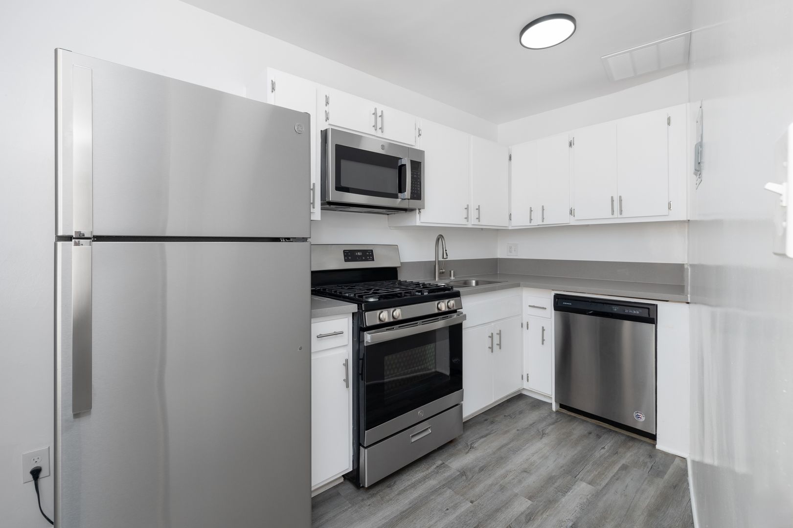 West Hollywood Apartment: 1253 Havenhurst Drive