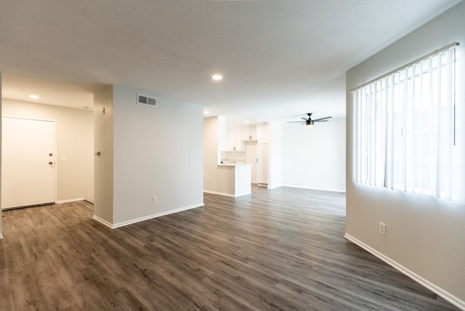Sherman Oaks Apartment: 14056 Valleyheart