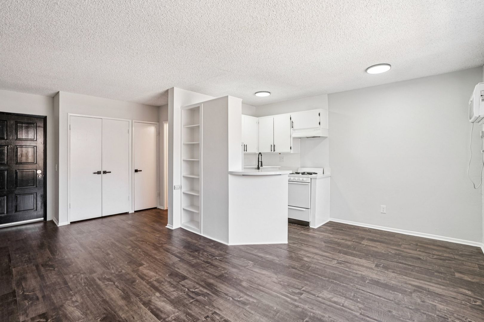 Los Angeles Apartment: 238 S. Serrano Avenue