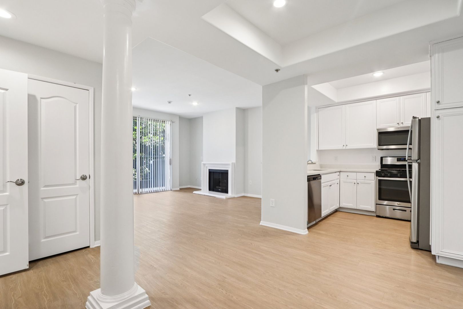 Los Angeles Apartment: 2245 S. Beverly Glen Boulevard