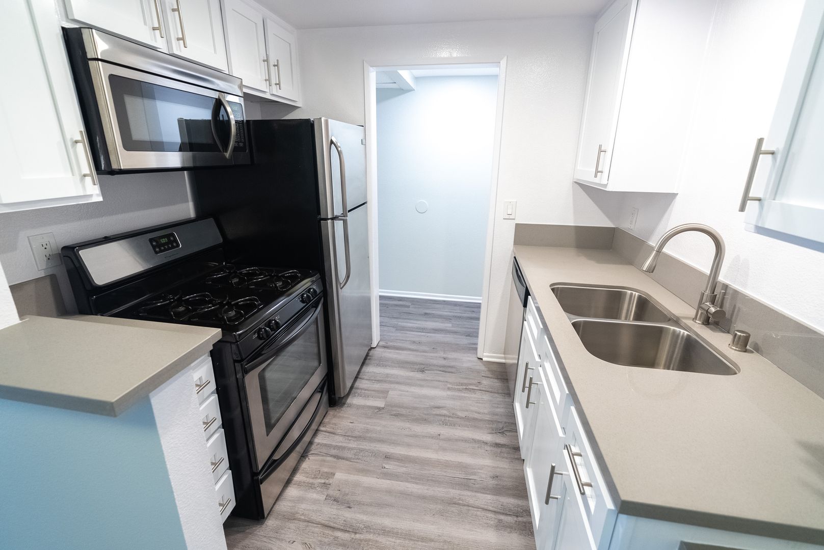 Los Angeles Apartment: 110 S. Sweetzer Ave