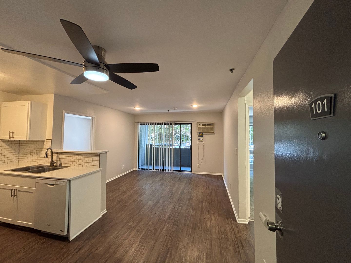 Los Angeles Apartment: 700 S. Berendo Ave