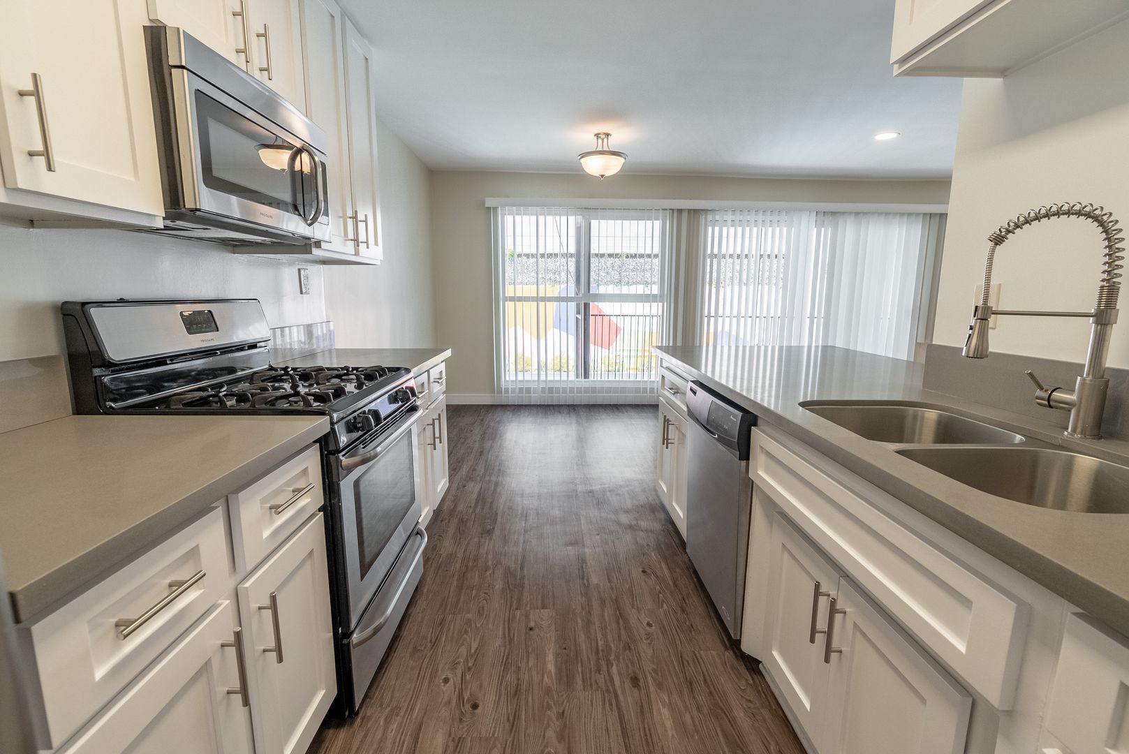 West Hollywood Apartment: 8375 Fountain Ave
