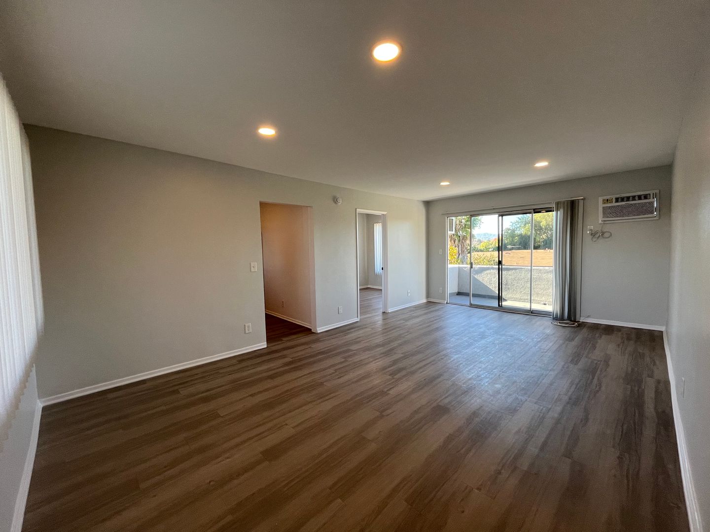 Sherman Oaks Apartment: 14056 Valleyheart