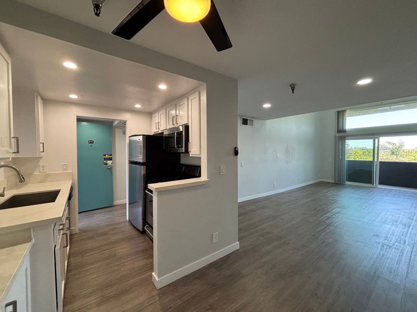 Los Angeles Apartment: 110 S. Sweetzer Ave