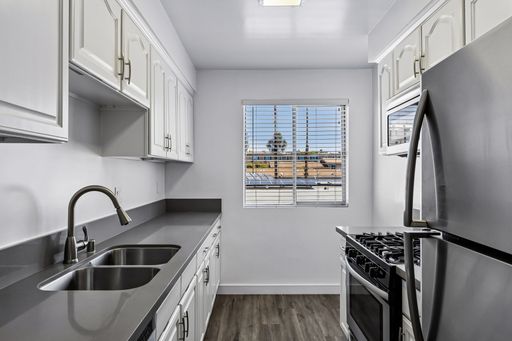 11645 Gorham - Gorgeous, fully renovated building located in Brentwood – photo 1