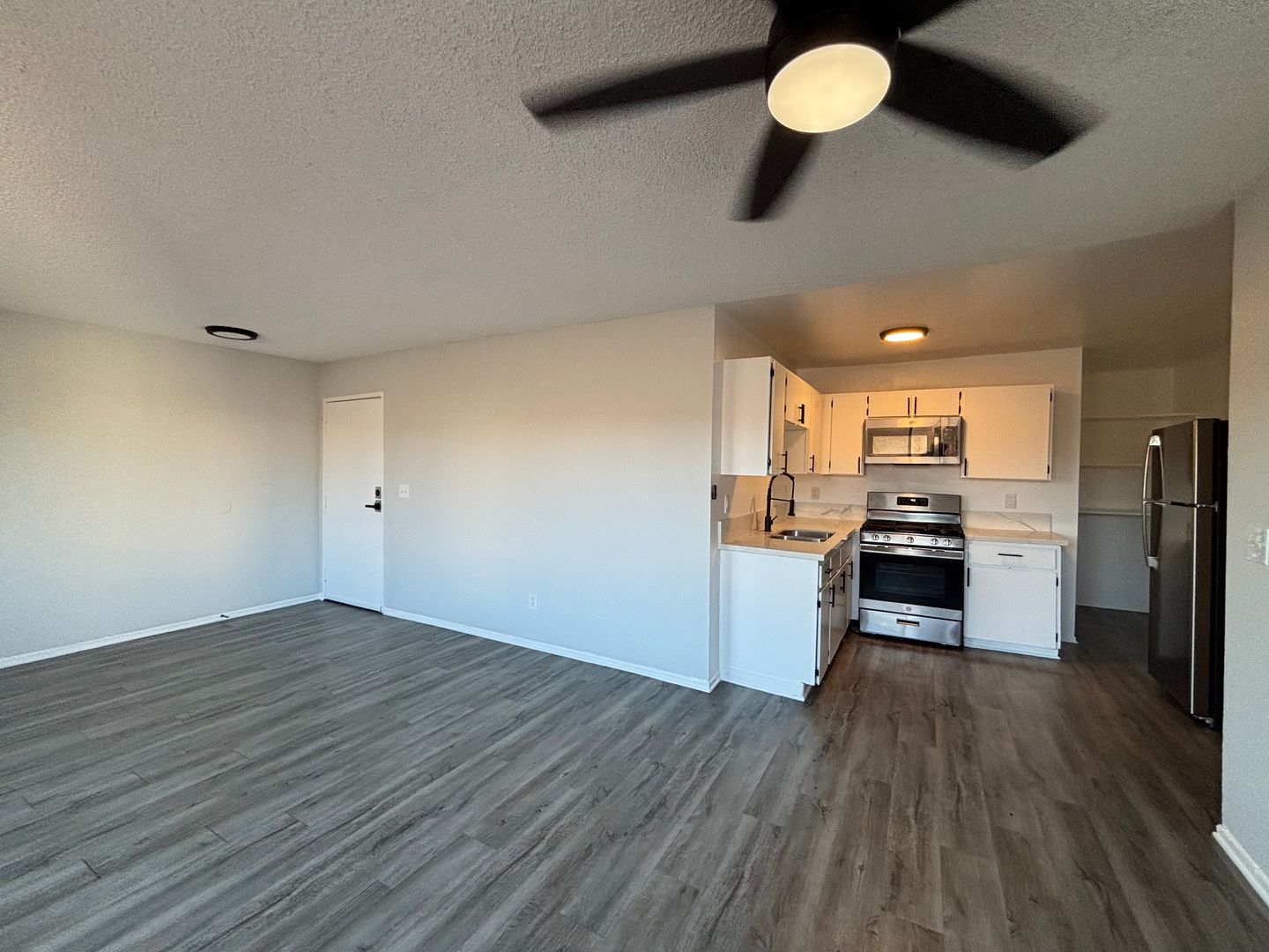 Los Angeles Apartment: 226 South Serrano