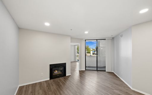 1223 Federal - Gorgeous, fully renovated building located in Brentwood – photo 1