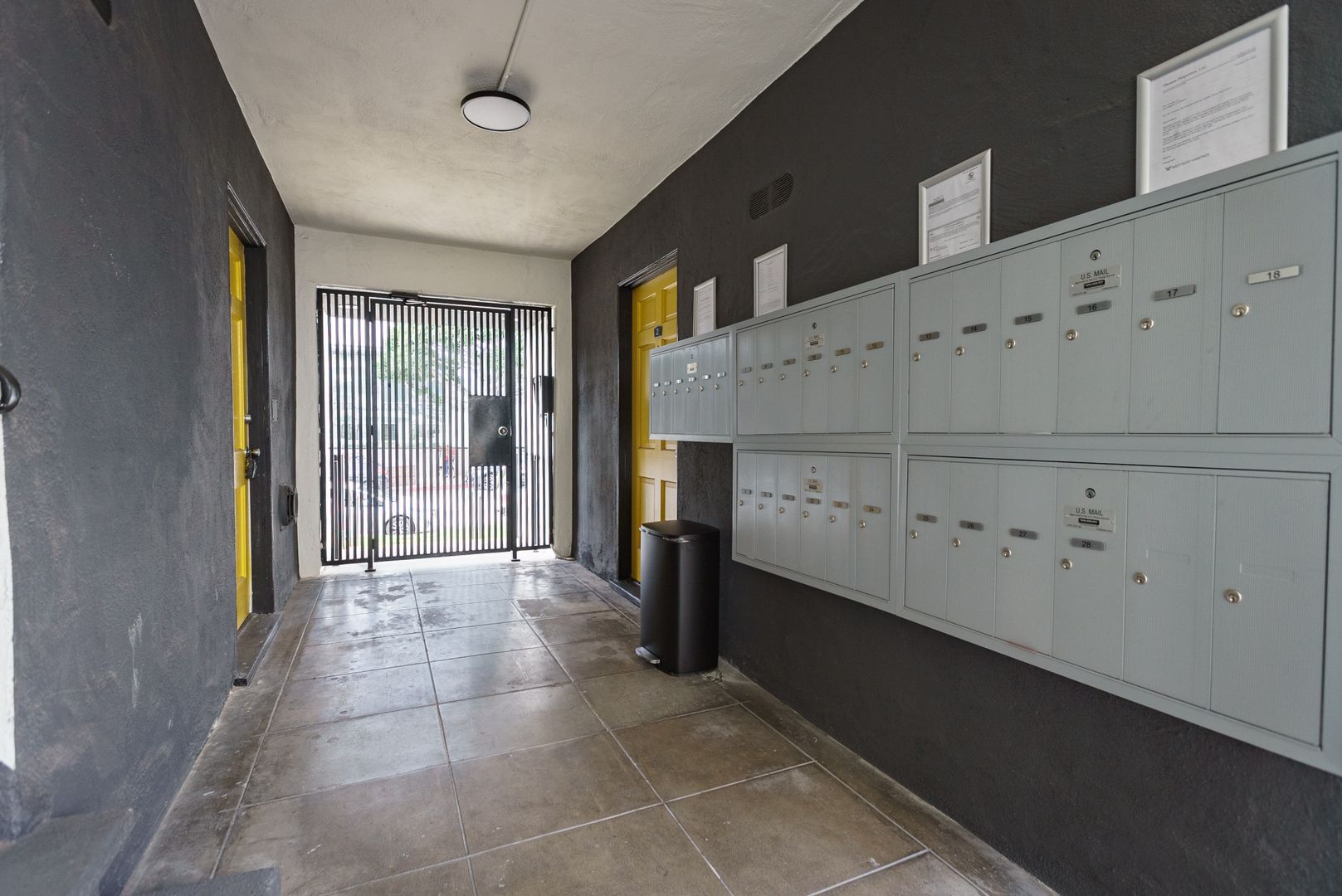 Los Angeles Apartment: 944 Tiverton Avenue