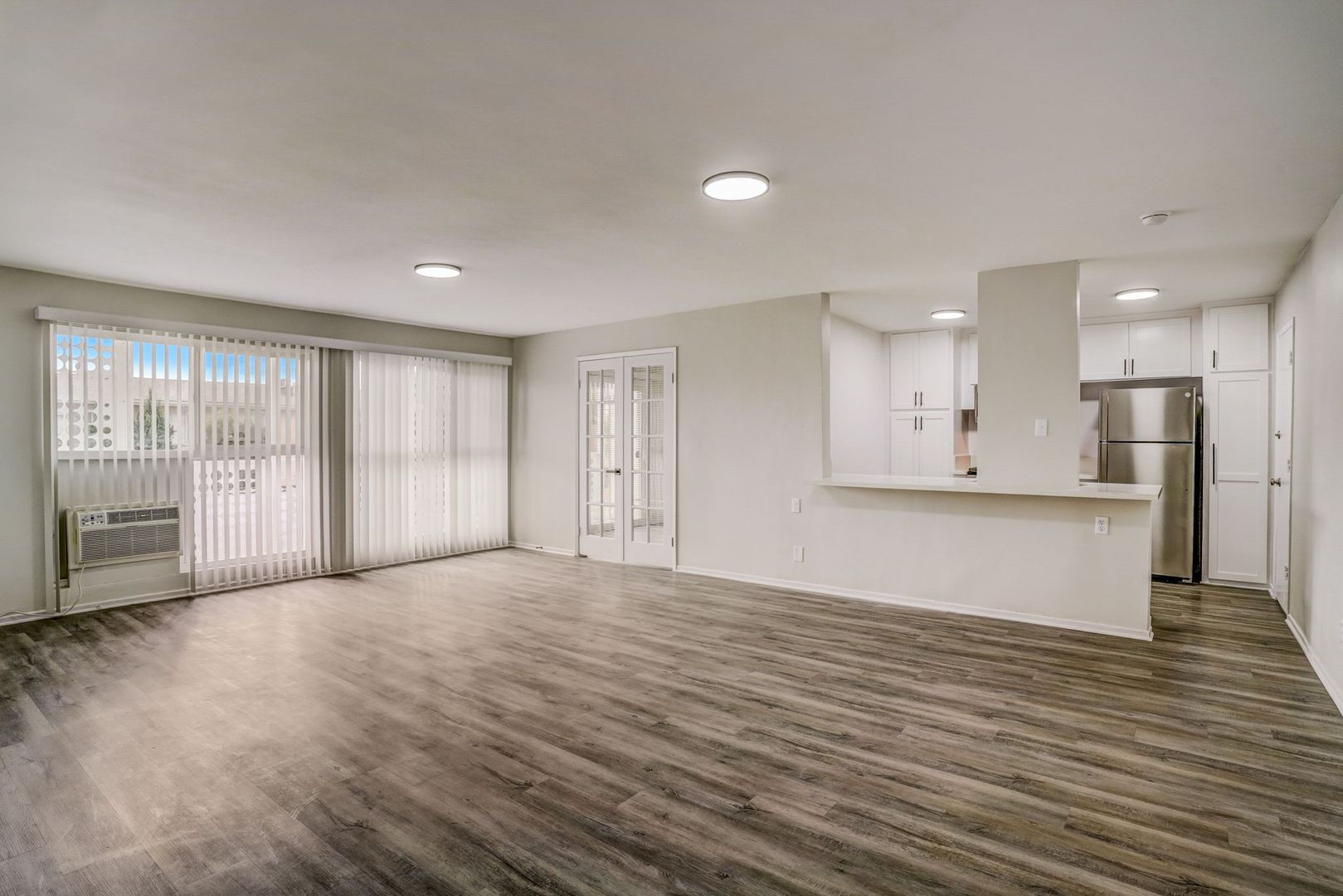 West Hollywood Apartment: 8375 Fountain Ave