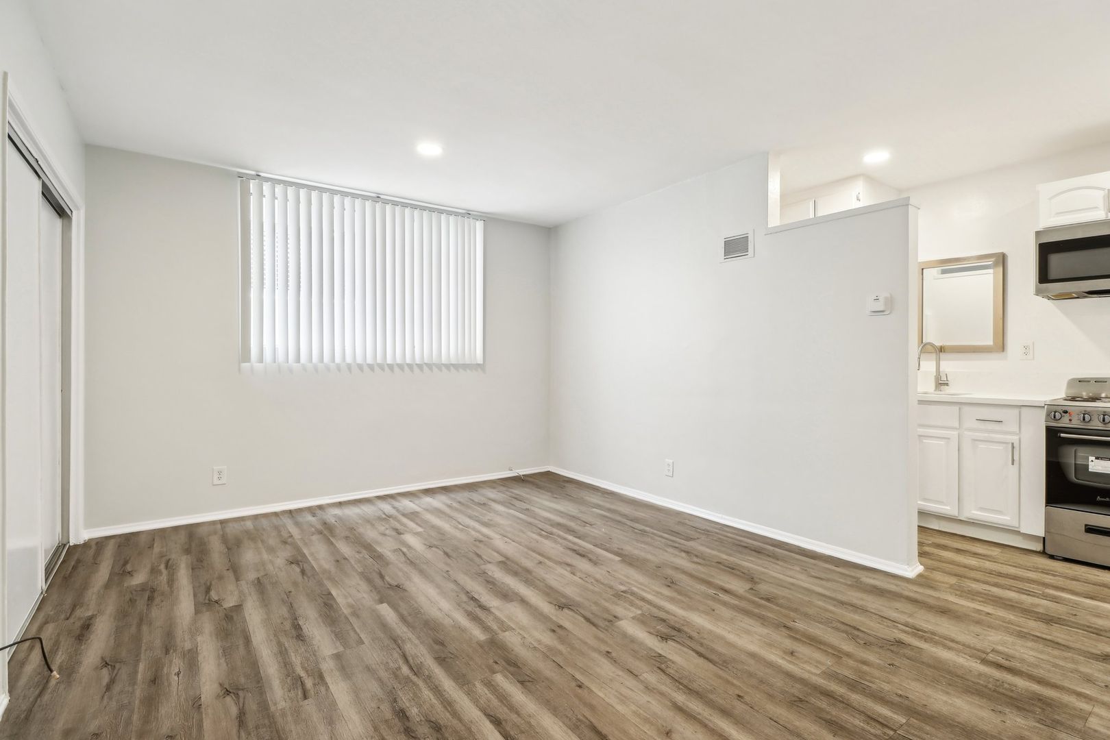 Los Angeles Apartment: 1275 Federal Avenue
