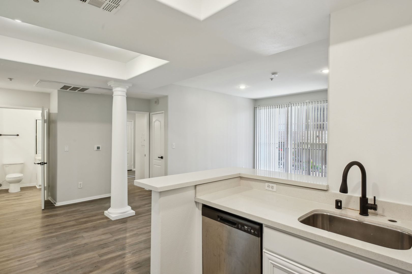 Los Angeles Apartment: 2245 S. Beverly Glen Boulevard