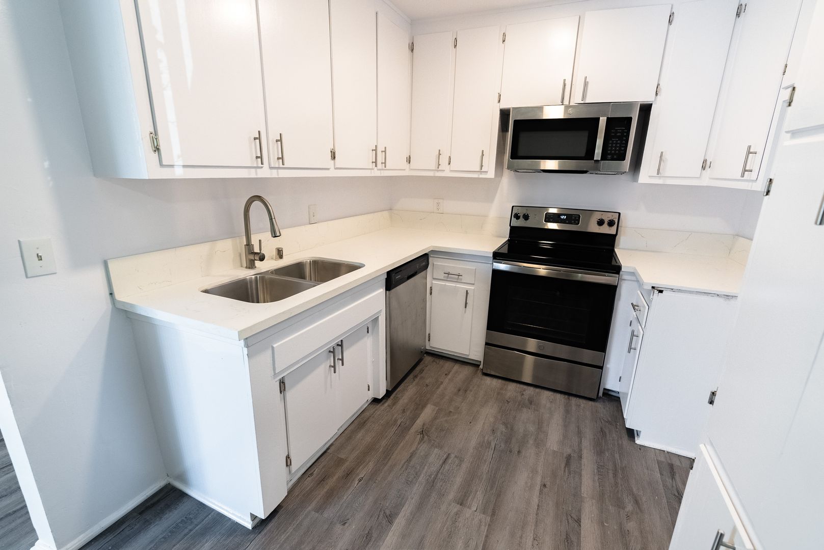 Sherman Oaks Apartment: 4950 Coldwater Canyon