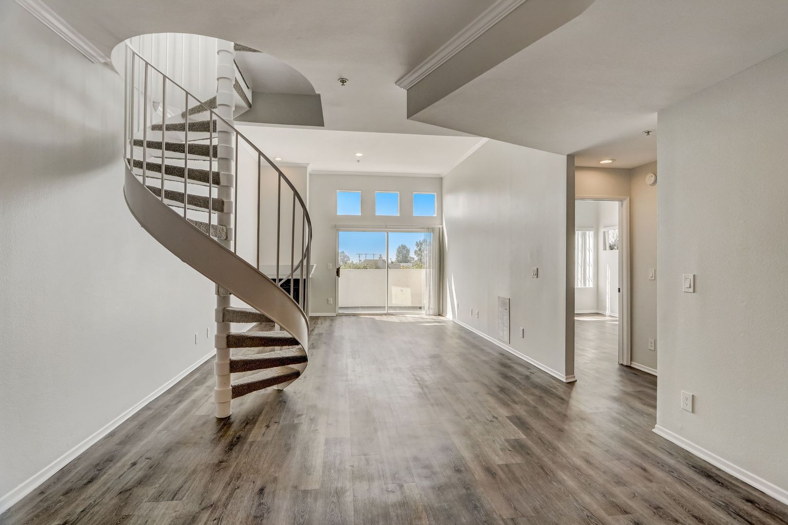 Pacific Palisades Apartment: 16070 Sunset Blvd