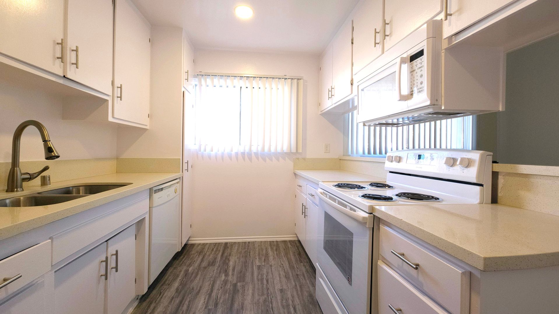 Northridge Apartment: 18411 Vincennes St