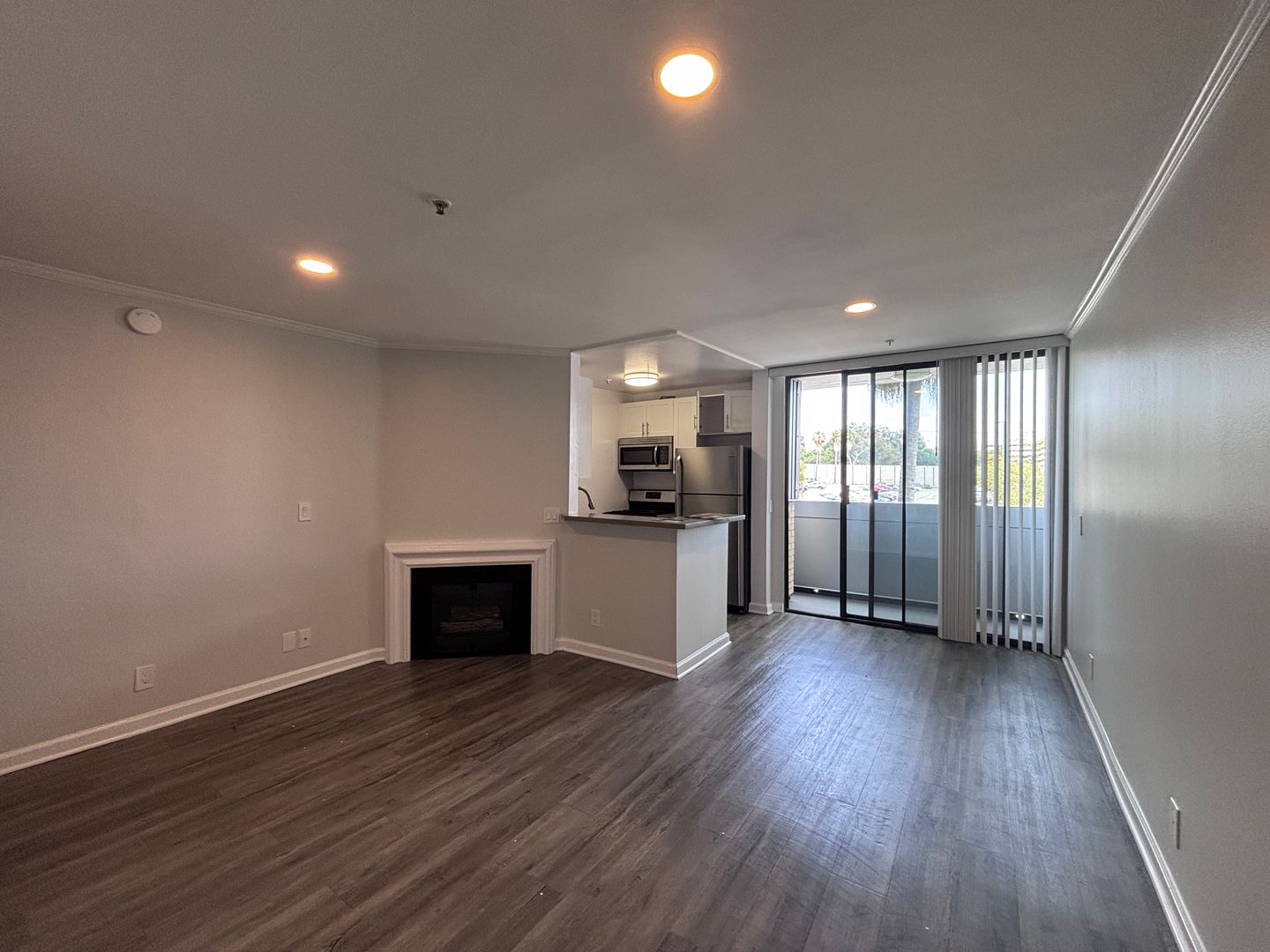 Los Angeles Apartment: 1223 Federal Ave