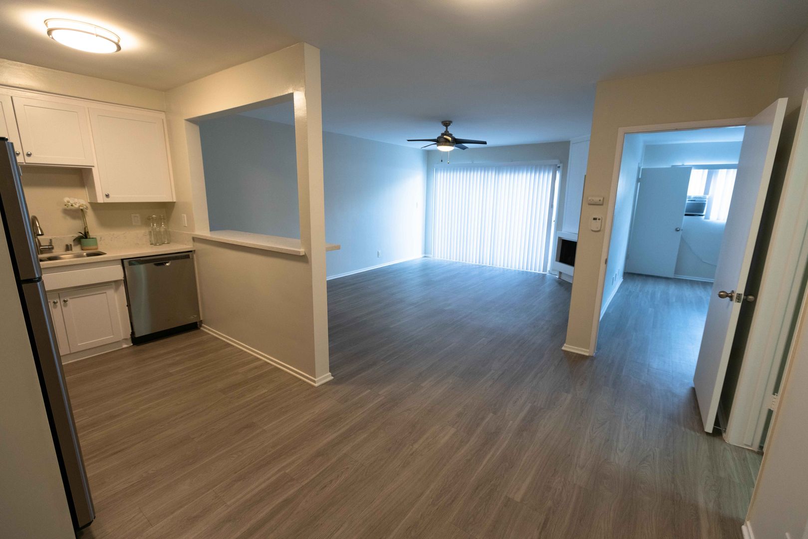 Santa Monica Apartment: 204 Washington Ave