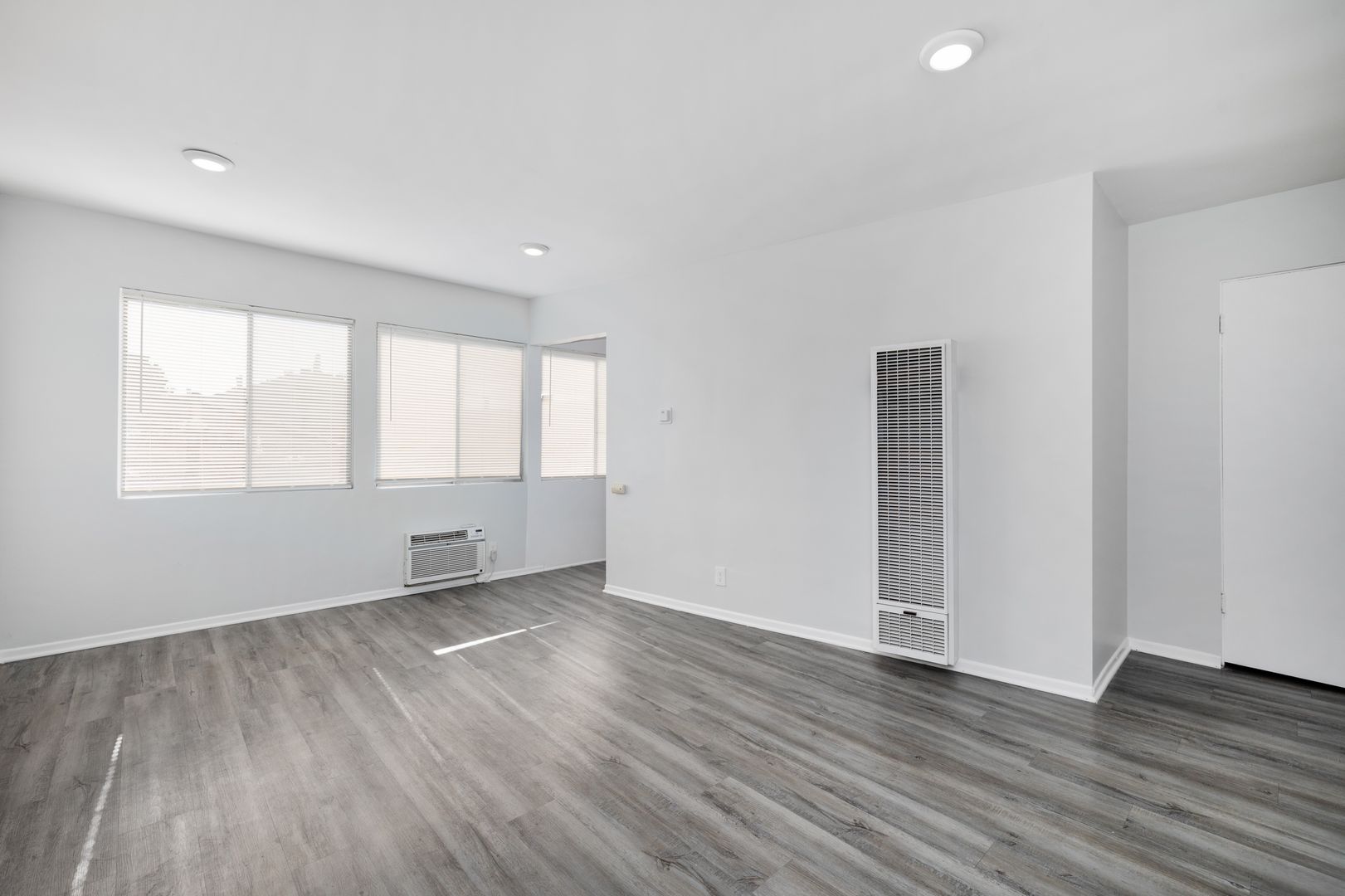 West Hollywood Apartment: 1253 Havenhurst Drive