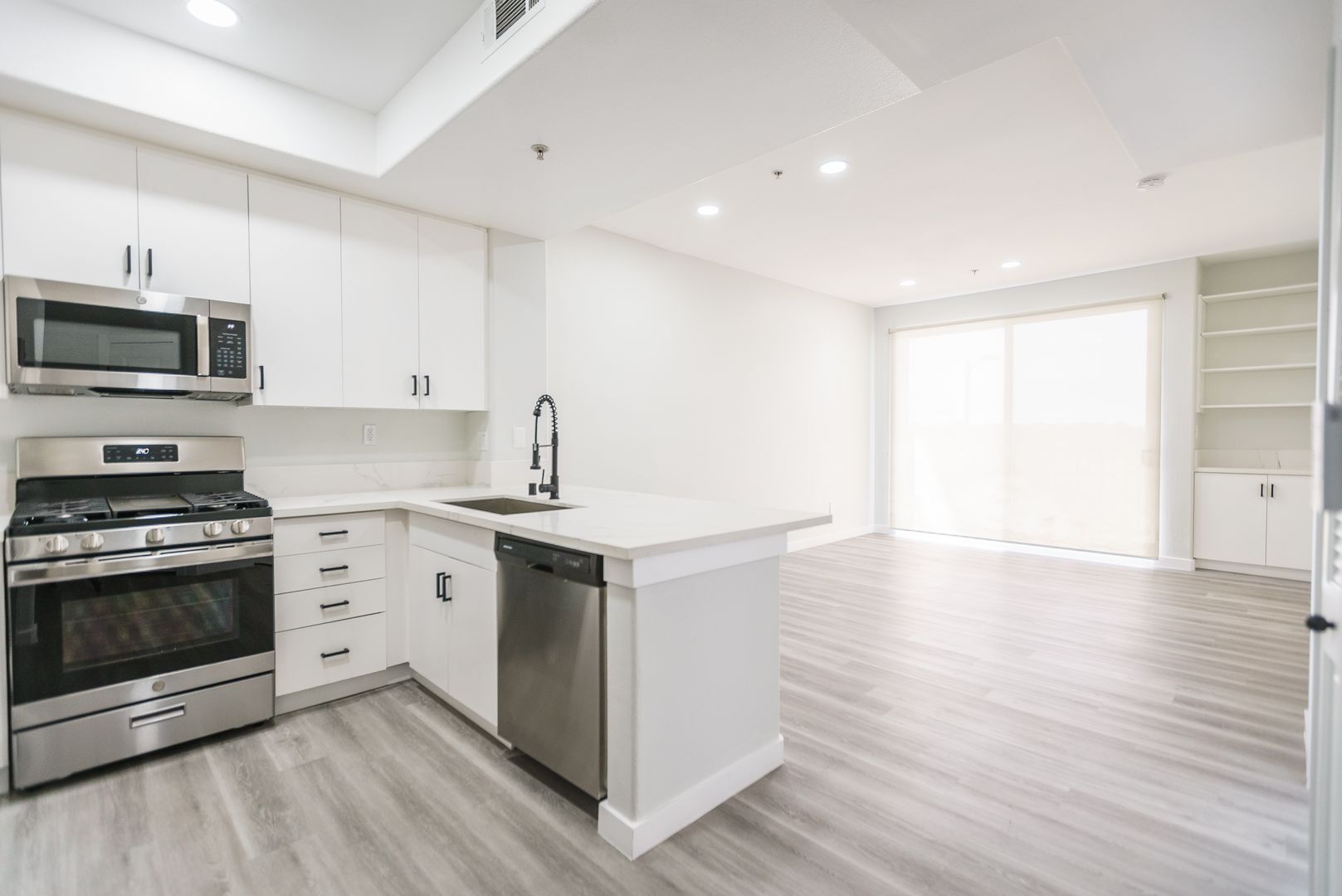 Los Angeles Apartment: 2820 Sawtelle Boulevard
