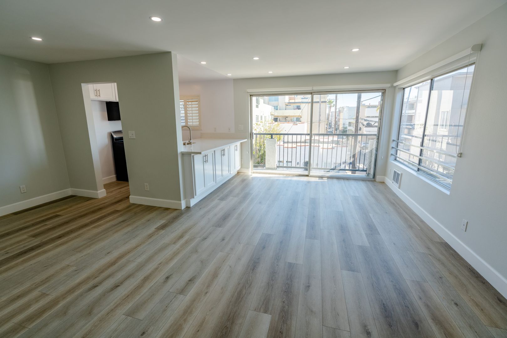 Marina Del Rey Apartment: 17 Northstar Street